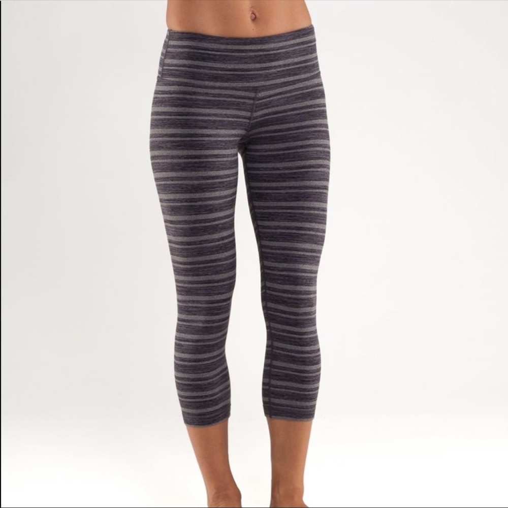Lululemon Wonder Under cropped leggings. Size 4